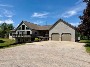 1501 Hackmatack Rd, Cheboygan, MI 49721