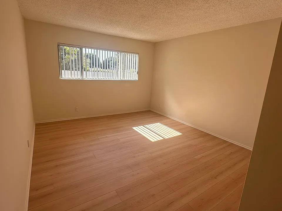 1728 Montana Ave #5D