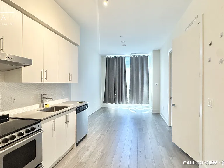 212 King William St S #1405 — Photo 1