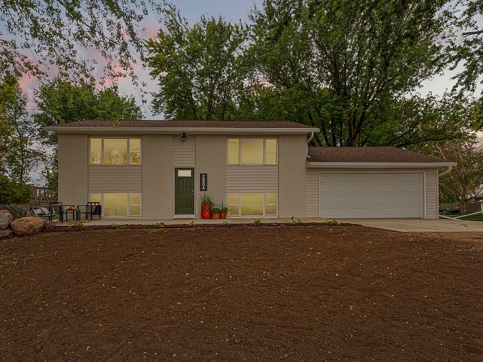 1st image of 2904 College Dr