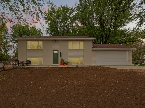 2904 College Dr, Emmetsburg, IA 50536