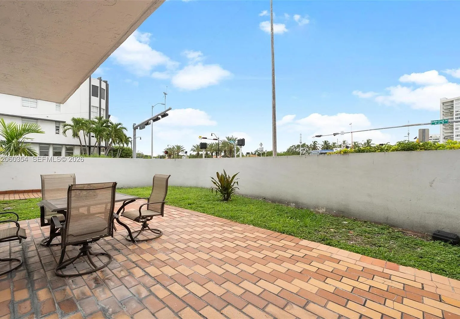 Beach Plaza Condo — Photo 2
