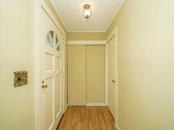 4th image of 972 Easton St