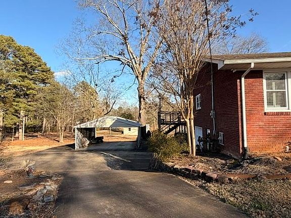 4th image of 860 Lile St