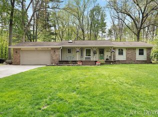 4048 Cambridge Dr, Hudsonville, MI 49426