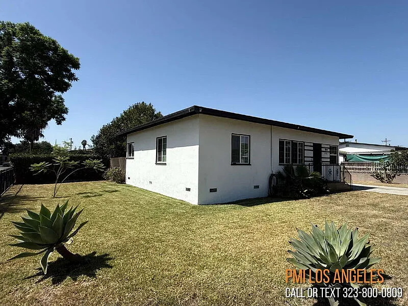 3 bed, 1.0 bath, 972 sqft, $3,300 — Photo 3