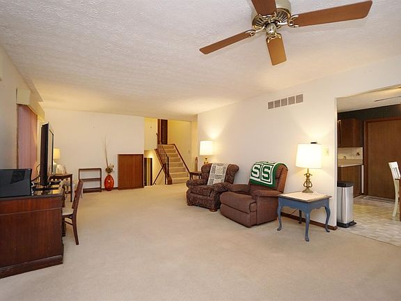 4th image of 8006 Castle Rock Ln