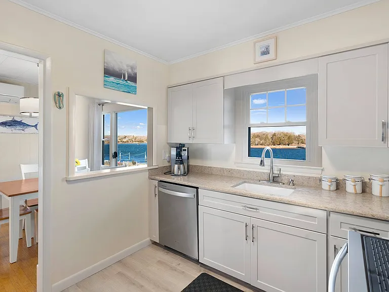 31 Harbor Dr — Photo 8