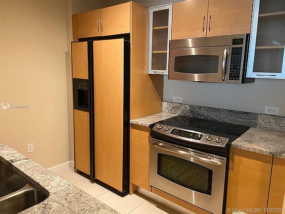 4th image of 18800 NE 29th Ave APT 1020