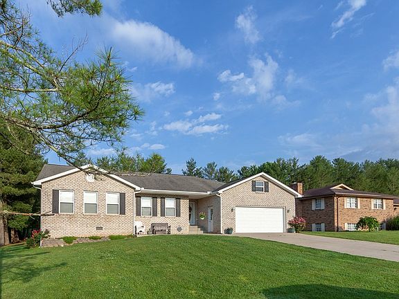 4th image of 213 Debbie Dr