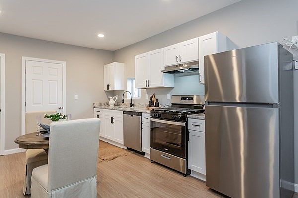 1st image of 31 Hicks St #1