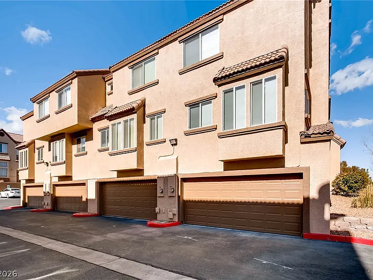 8400 Tiger Woods Ave — Photo 24