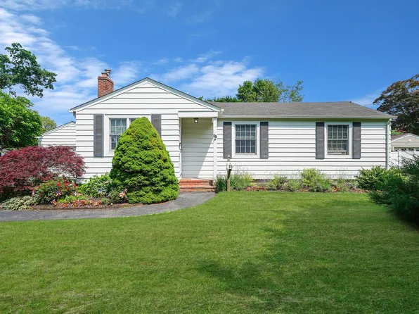 15 Roosevelt Boulevard, East Patchogue, NY 11772