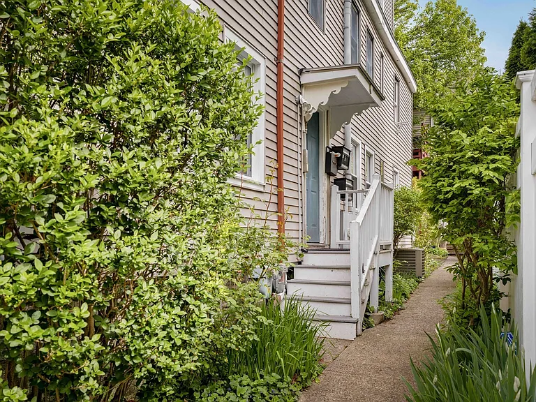 227 Hurley St #1 — Photo 14