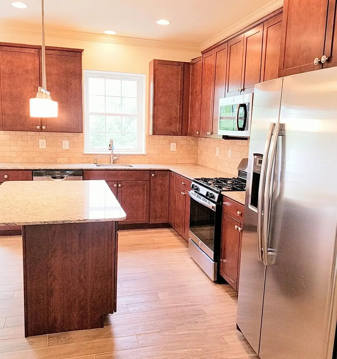 3 bed, 2400 sqft, $3,550 — Photo 3