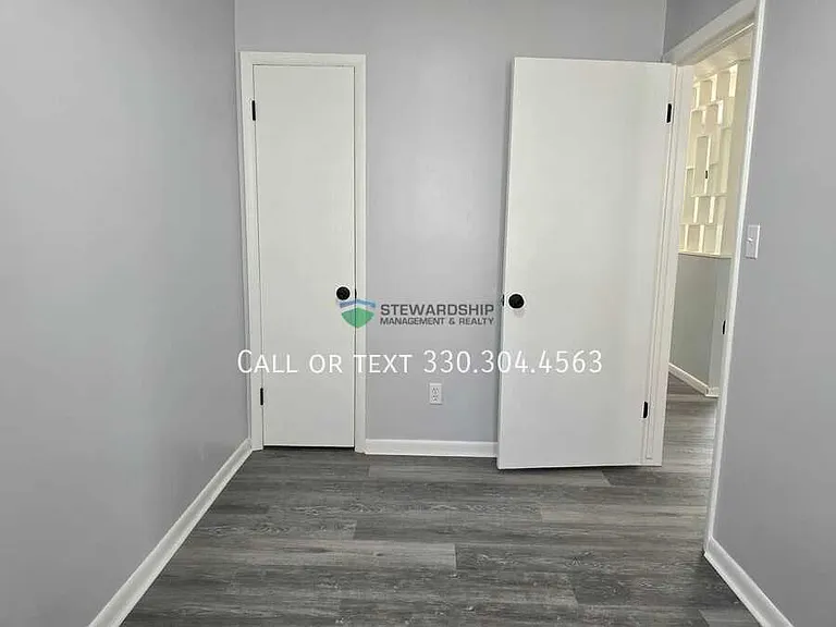 2555 Edwin Ave #2555 — Photo 8