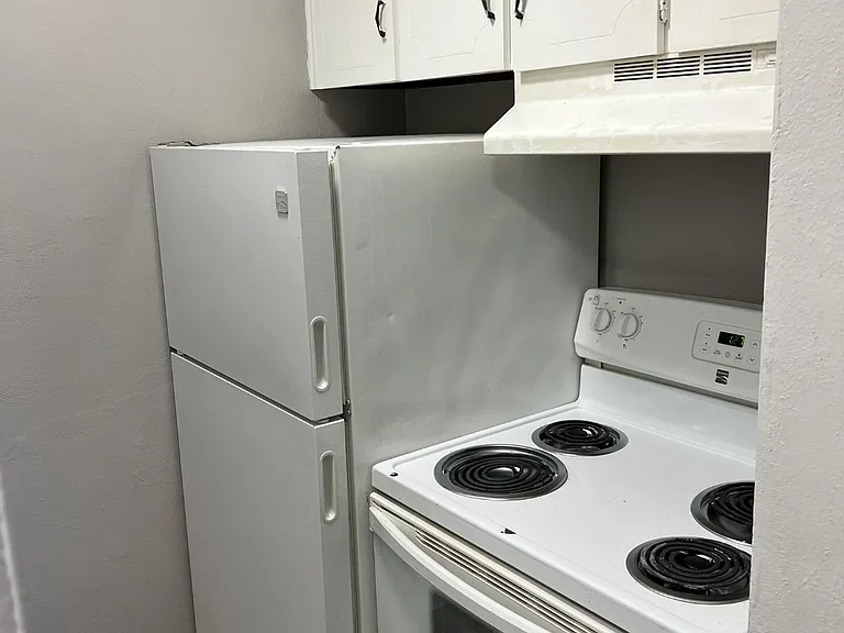 475 W Grand Ave #24 — Photo 2