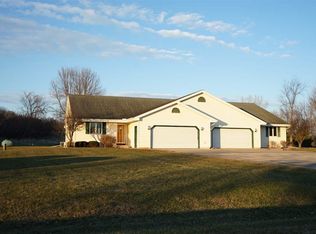 E9490 Church Rd, New London, WI 54961