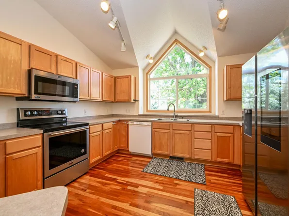 1212 Francis Dr, Elko New Market, MN 55054
