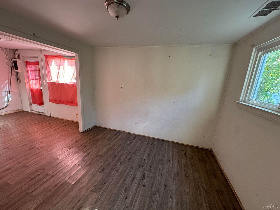 10th image of 3088 Schaefer St