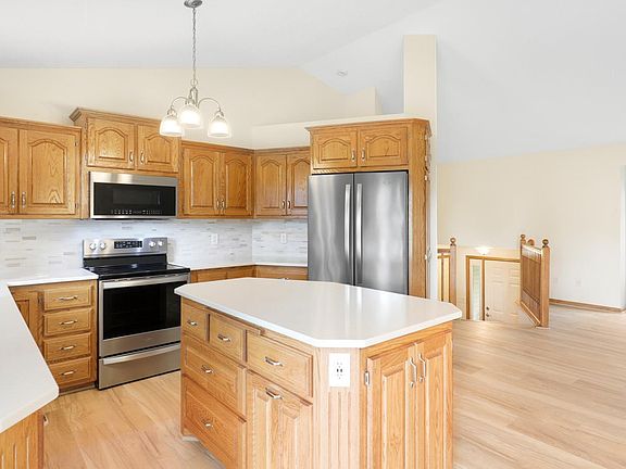 4th image of 8918 Waconia St NE
