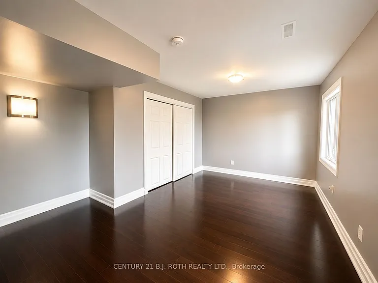 Succession Cres — Photo 11