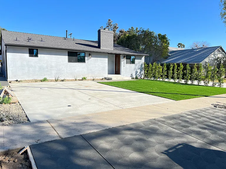 7026 Andasol Ave — Photo 2