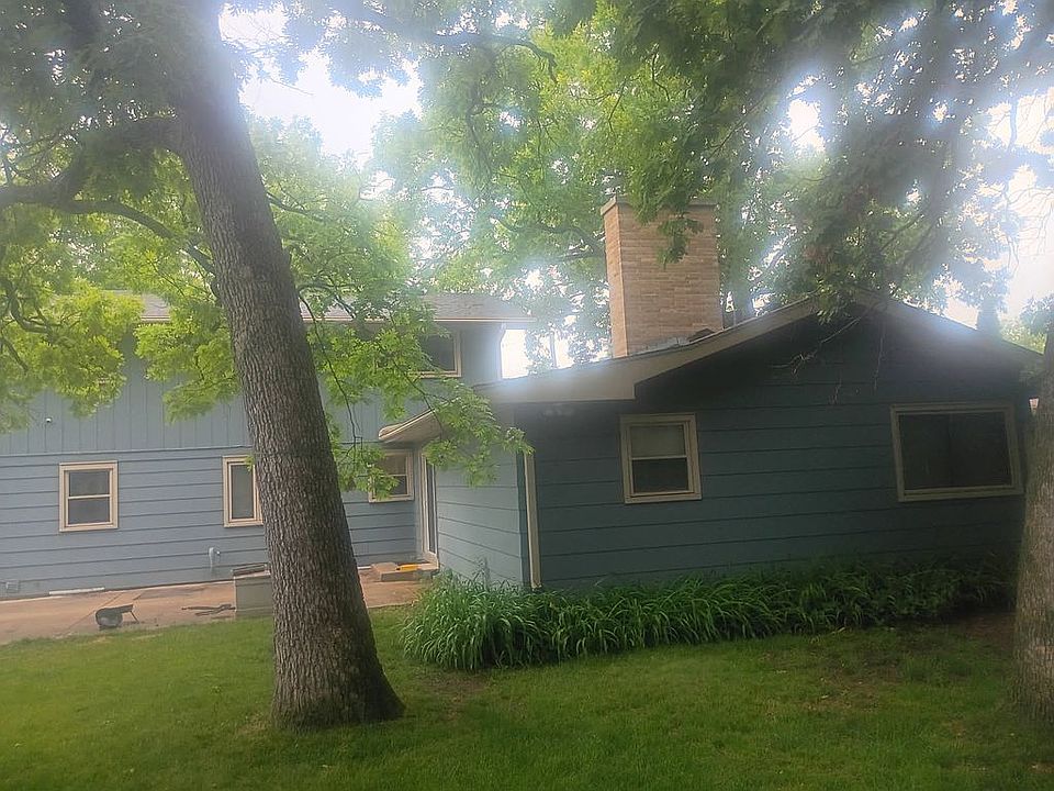 1st image of 205 Lake Shore Dr