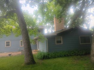 205 Lake Shore Dr, Lindenhurst, IL 60046