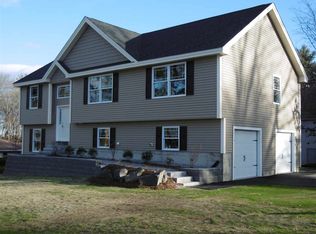 40 Hilltop St, Bedford, NH 03110