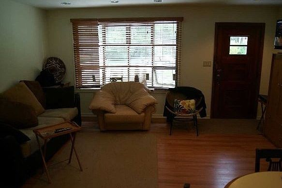 2nd image of 1415 Saxon Ave