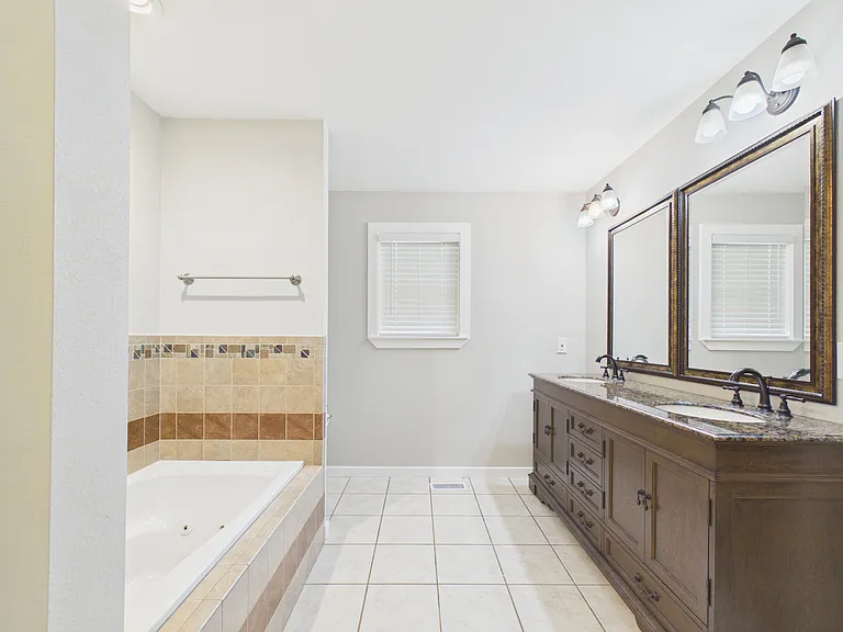 483 Baypoint Dr — Photo 24