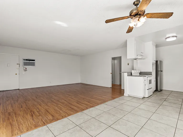 4924 Kester Ave #10 — Photo 1