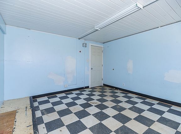 4th image of 6552 N Sacramento Ave