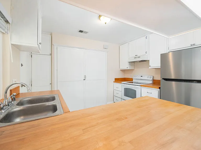 10536 Greenford Dr — Photo 8