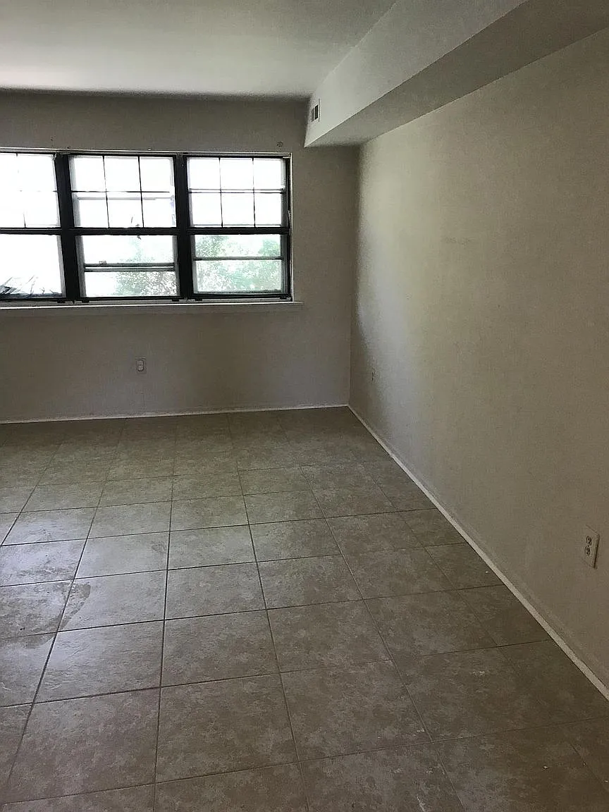 3 bed, 1.5 bath, 1330 sqft, $2,595 — Photo 4