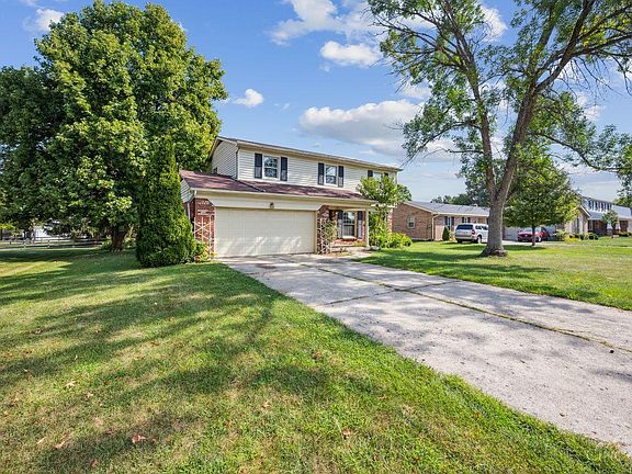2nd image of 2104 Edinburg Ln