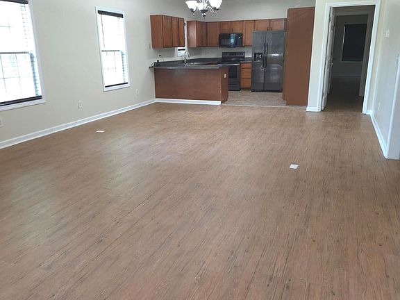 4th image of 8146 Thompson St