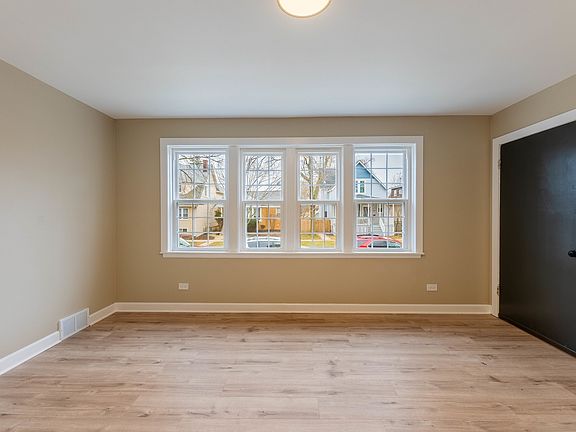 3rd image of 3007 Euclid Ave
