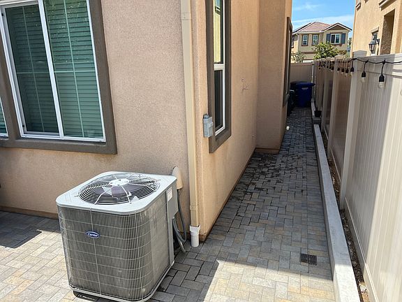 4th image of 261 Camellia Way