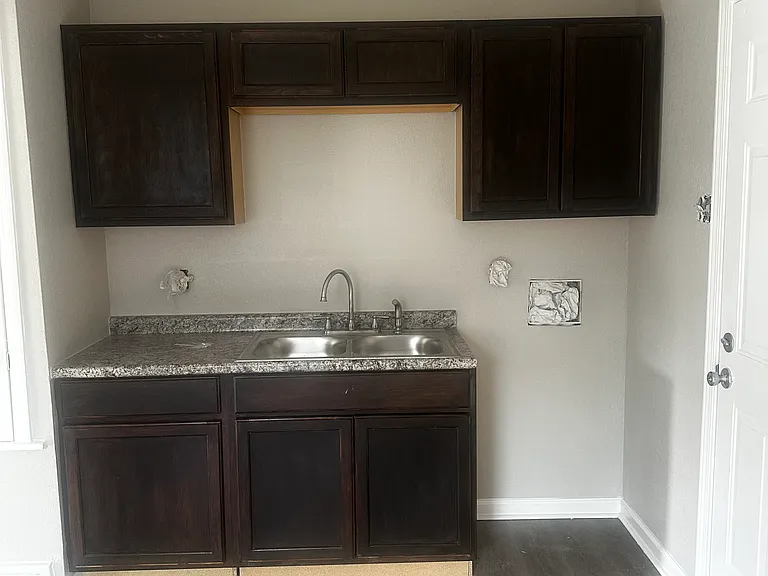 4214 Glenbrook St — Photo 11