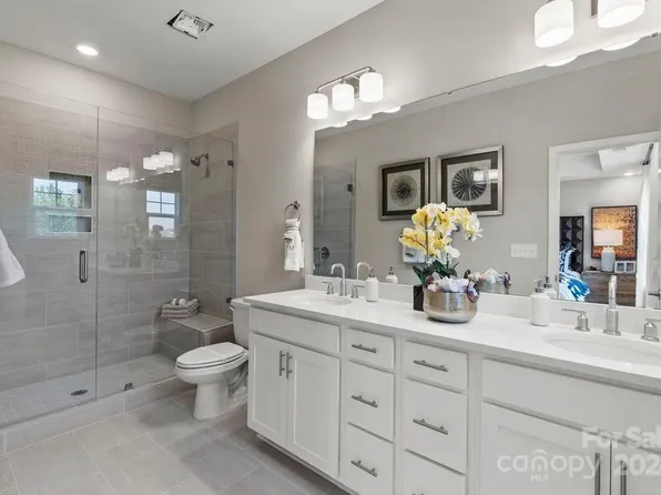 2024 Alexander Village Main Dr, Charlotte, NC 28262