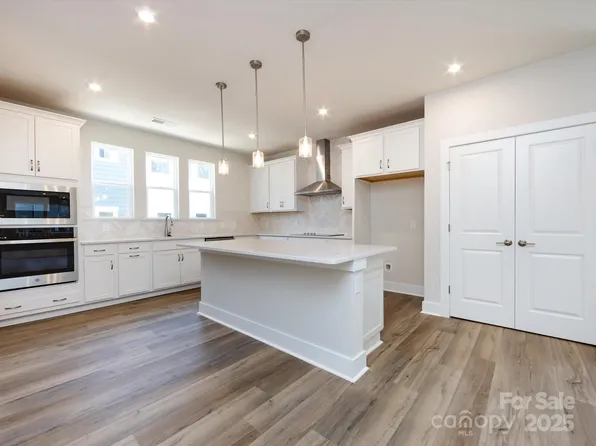 7004 Impulse Ct, Charlotte, NC 28205