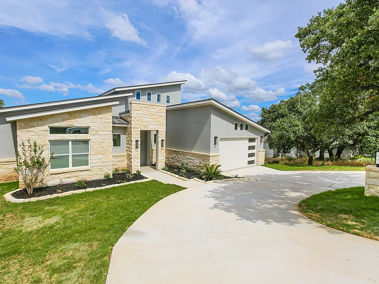 1314 Clayton Nolen Dr — Photo 5