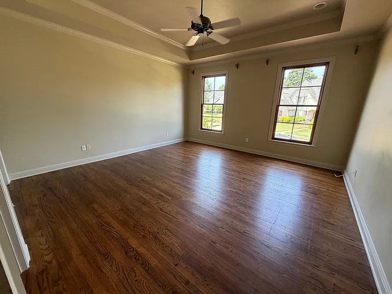 1073 Waters Edge Cir — Photo 16