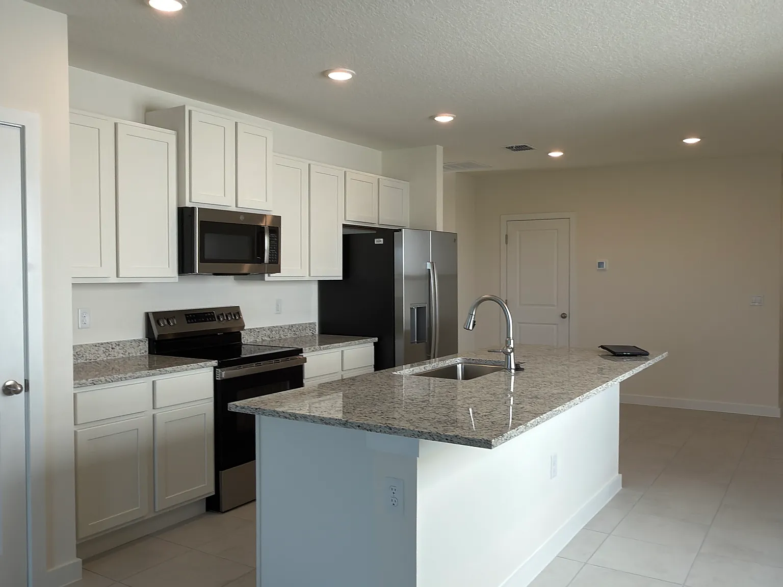 3 bed, 1480 sqft, $1,950 — Photo 2