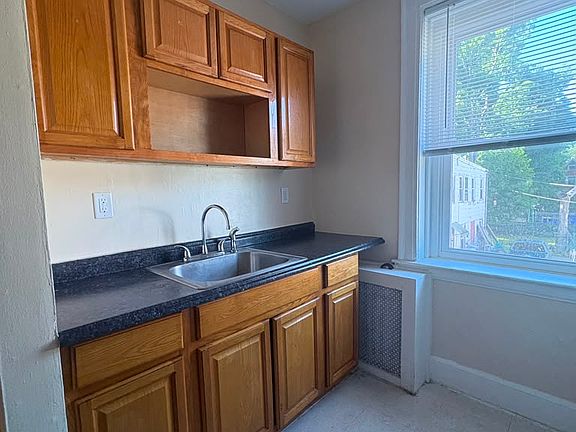 5th image of 34 Hotchkiss St #Bb4