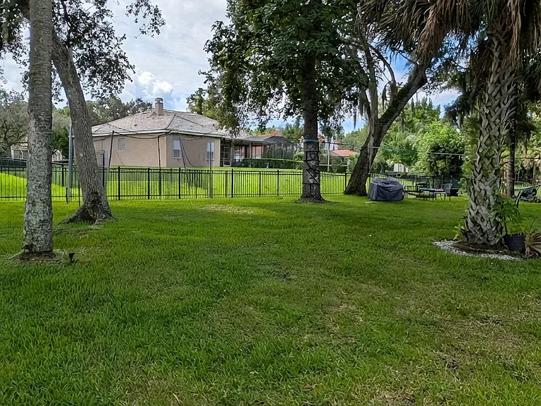 1697 Shadowmoss Cir — Photo 33