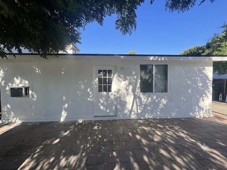 7748 Tampa Ave — Photo 1