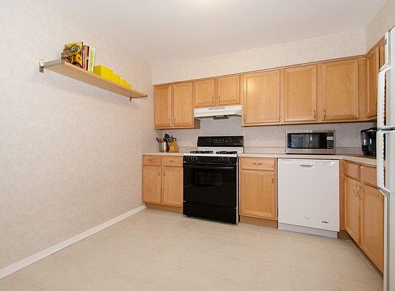 4th image of 8864 Northshore Dr #202B
